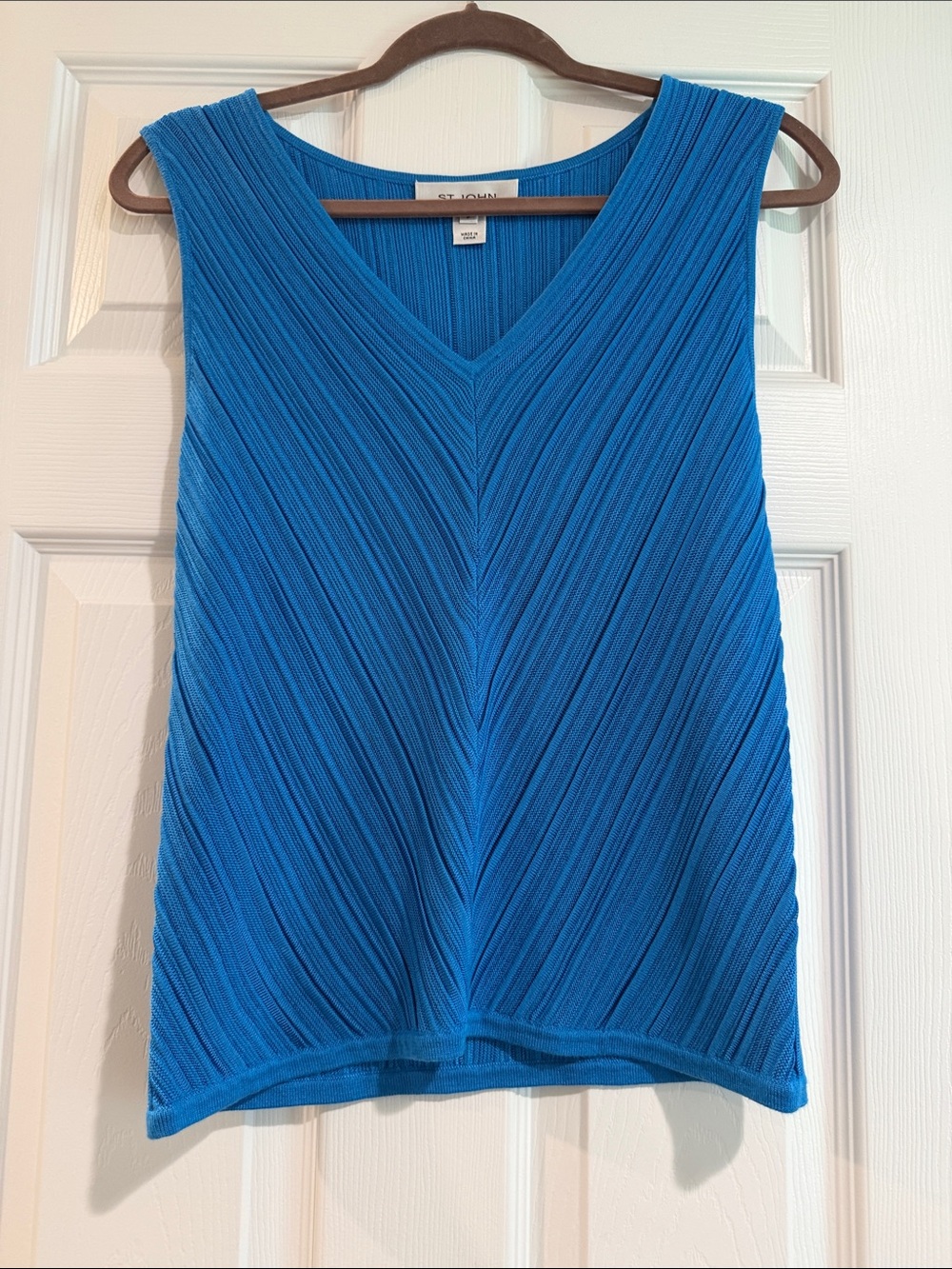 St. John Vibrant Blue V-Neck Ribbed Knit Tank